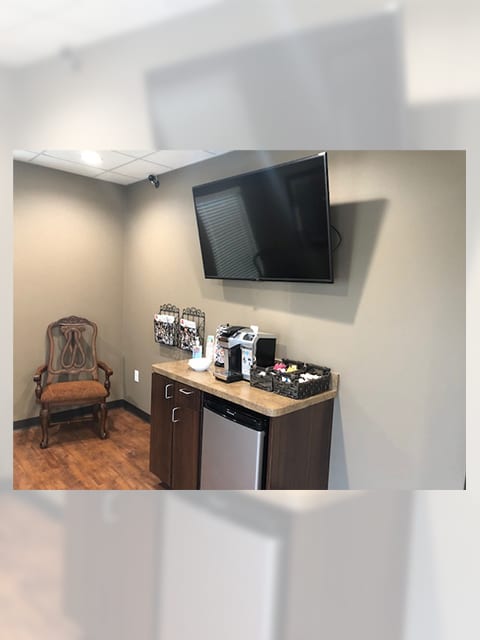 1Essential Endodontics Waco - Waiting Room